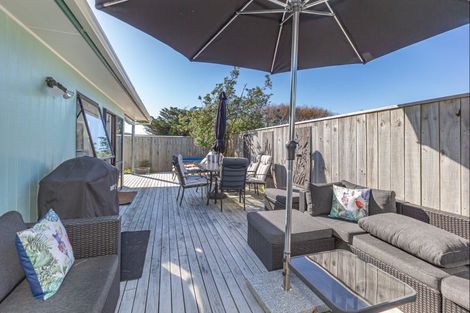 Photo of property in 22 Kent Avenue, Waitarere Beach, Levin, 5510