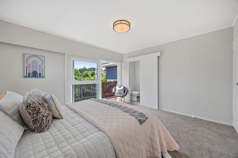 Photo of property in 26 Pickwick Parade, Mellons Bay, Auckland, 2014