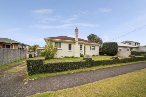 Photo of property in 32 Victoria Road, New Plymouth, 4310