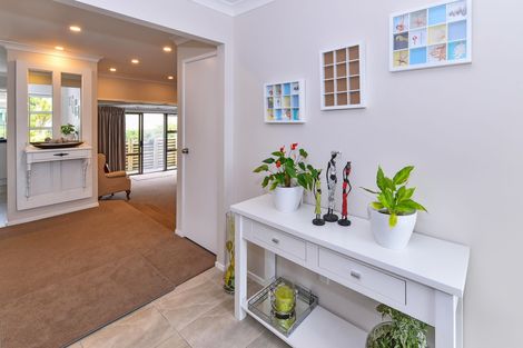 Photo of property in 15 Lemonwood Place, The Gardens, Auckland, 2105