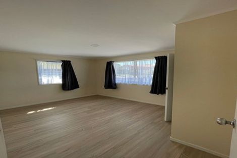 Photo of property in 21 Rhinevale Close, Henderson, Auckland, 0612