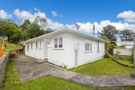 Photo of property in 39 Vista Crescent, Maoribank, Upper Hutt, 5018