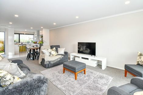 Photo of property in 27a Poruru Close, Papakura, 2110
