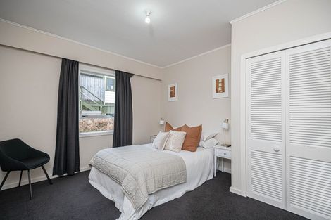 Photo of property in 10 Black Rock Road, Newlands, Wellington, 6037