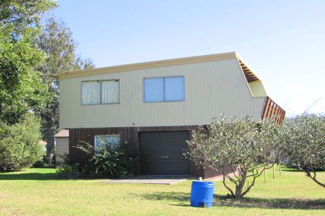 Photo of property in 50 Banks Street, Cooks Beach, Whitianga, 3591