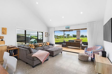 Photo of property in 7 Sand Dune Grove, Waikawa Beach, Manakau, 5573