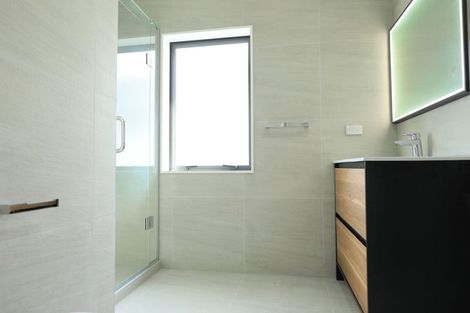 Photo of property in 4a Vanbrugh Place, Bucklands Beach, Auckland, 2014