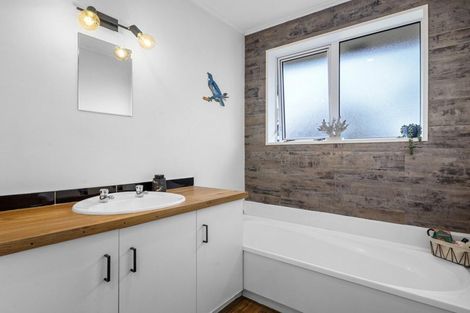 Photo of property in 2/9 Cassidy Place, Belfast, Christchurch, 8051