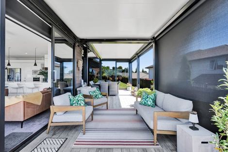 Photo of property in 15 Links Drive, Waiwhakaiho, New Plymouth, 4312