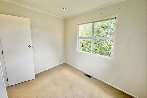 Photo of property in 19 Awaroa Road, Sunnyvale, Auckland, 0612