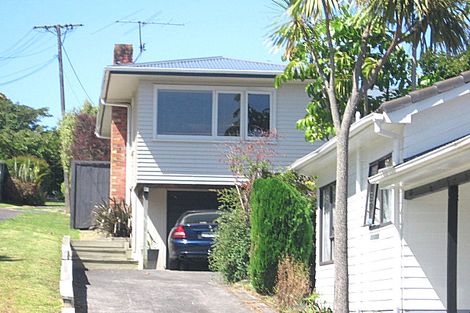 Photo of property in 2/33 Elliott Avenue, Bayview, Auckland, 0629