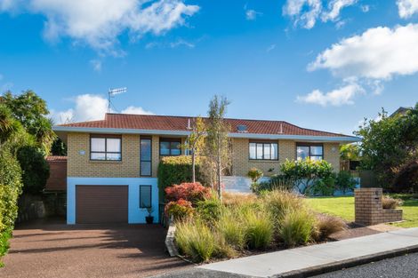 Photo of property in 52 Spence Road, Henderson, Auckland, 0612