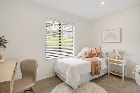 Photo of property in 11 Randal Place, Bayview, Auckland, 0629