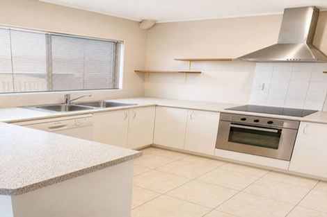 Photo of property in 18 Astelia Place, Goodwood Heights, Auckland, 2105
