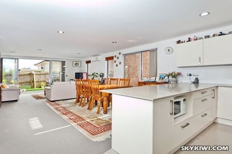 Photo of property in 75a Fields Parade, Oteha, Auckland, 0632