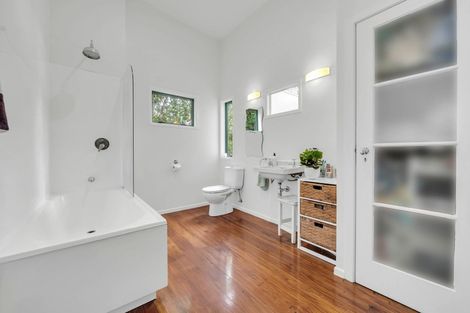 Photo of property in 11 Opou Road, Titirangi, Auckland, 0604