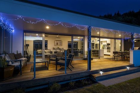 Photo of property in 2 Fantail Heights, Picton, 7220