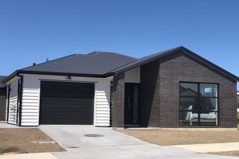 Photo of property in 53 Vinistra Road, Kumeu, 0810