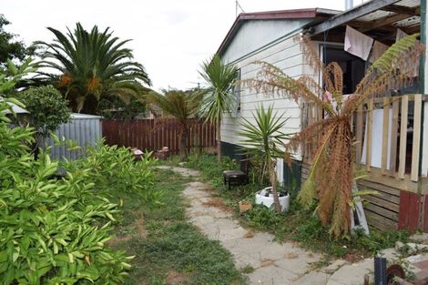 Photo of property in 2/20 Mile Place, Henderson, Auckland, 0612