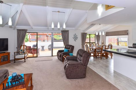 Photo of property in 15 Lemonwood Place, The Gardens, Auckland, 2105