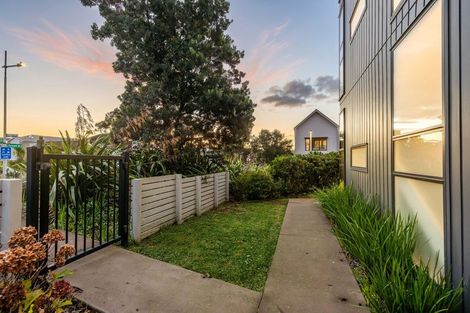 Photo of property in 16 Moki Place, Long Bay, Auckland, 0630
