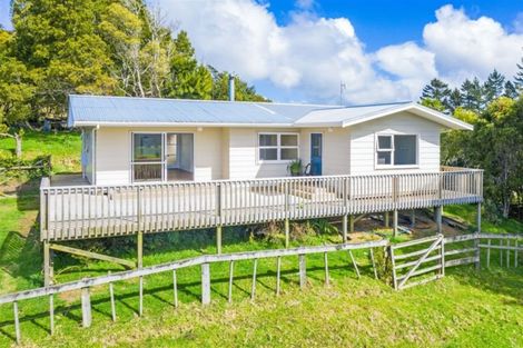 Photo of property in 623 Whananaki Road North, Opuawhanga, Hikurangi, 0181