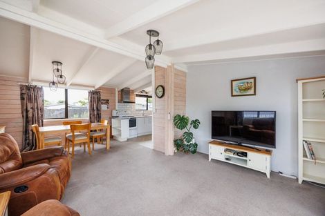 Photo of property in 8 Harding Place, Feilding, 4702