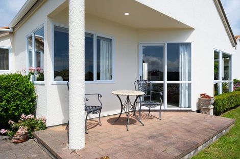 Photo of property in 4 Lakeside Villas, Whitby, Porirua, 5024