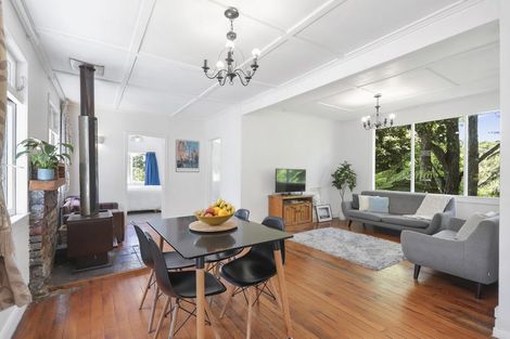 Photo of property in 184 Atkinson Road, Titirangi, Auckland, 0604