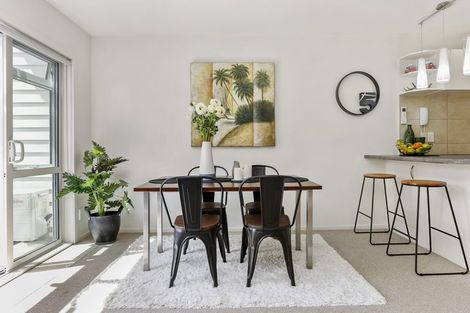 Photo of property in 4/78 Fernhill Way, Oteha, Auckland, 0632