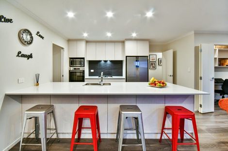 Photo of property in 16 James Elliot Way, Pokeno, 2402