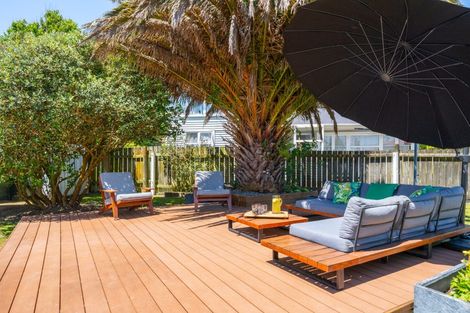 Photo of property in 30 Beazley Avenue, Paparangi, Wellington, 6037