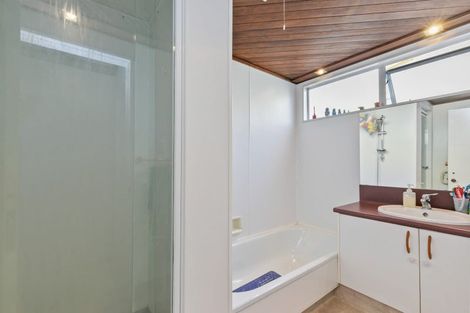 Photo of property in 6 Fitzpatrick Street, Newlands, Wellington, 6037