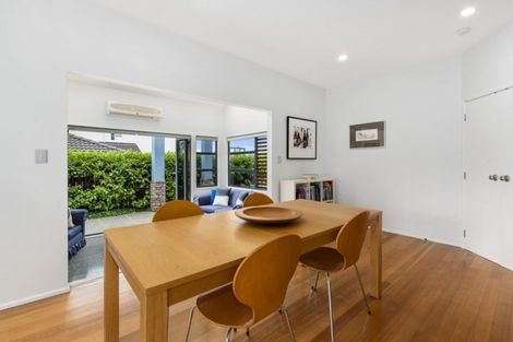 Photo of property in 17 Scarlet Oak Drive, Schnapper Rock, Auckland, 0632