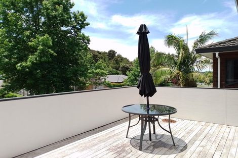 Photo of property in 16 Helen Ryburn Place, Torbay, Auckland, 0630