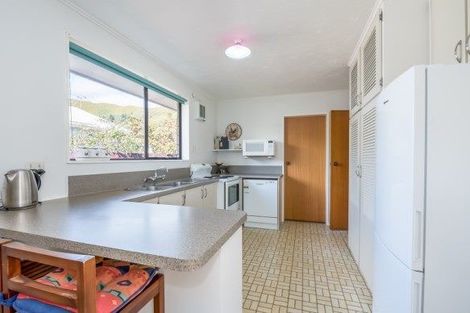 Photo of property in 18 Norton Park Avenue, Fairfield, Lower Hutt, 5011