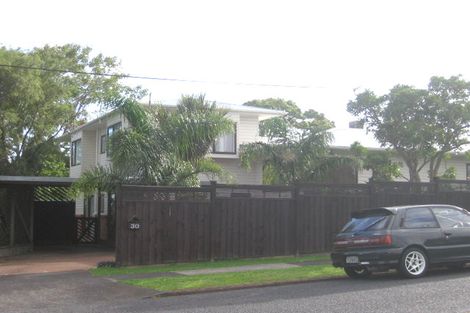 Photo of property in 30 Exmouth Road, Northcote, Auckland, 0627
