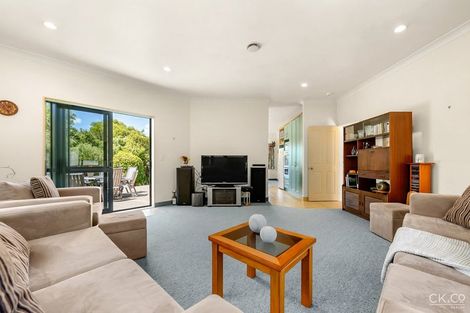 Photo of property in 8a Garrett Place, Riverstone Terraces, Upper Hutt, 5018