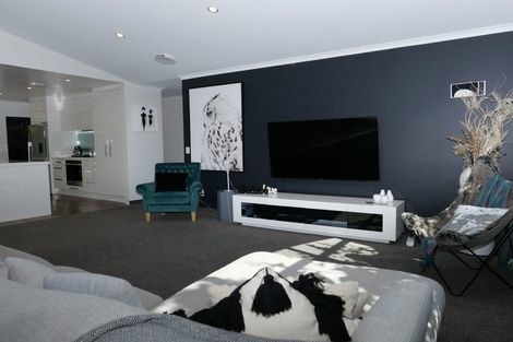 Photo of property in 64 Lorna Irene Drive, Raumati South, Paraparaumu, 5032