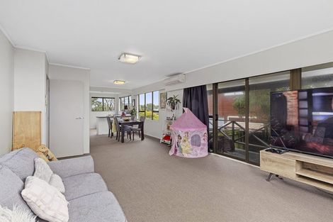 Photo of property in 64 Cypress Drive, Maungaraki, Lower Hutt, 5010