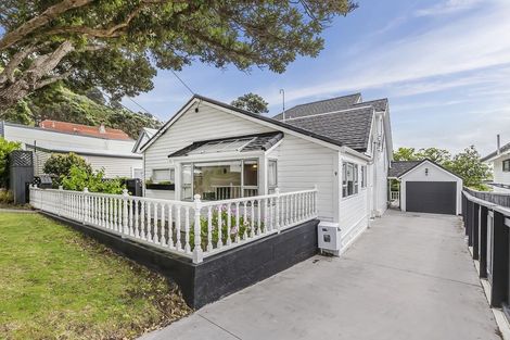 Photo of property in 9 Burnham Street, Seatoun, Wellington, 6022