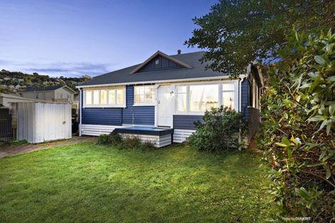 Photo of property in 3 Apu Crescent, Lyall Bay, Wellington, 6022