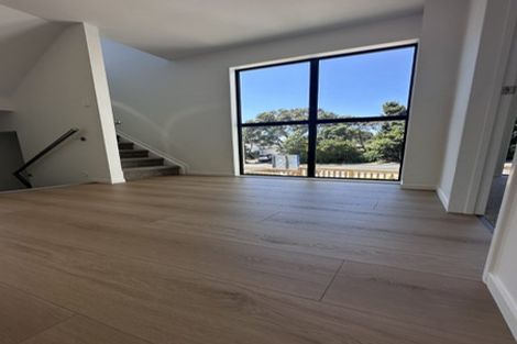 Photo of property in 1/1088 Beach Road, Torbay, Auckland, 0630