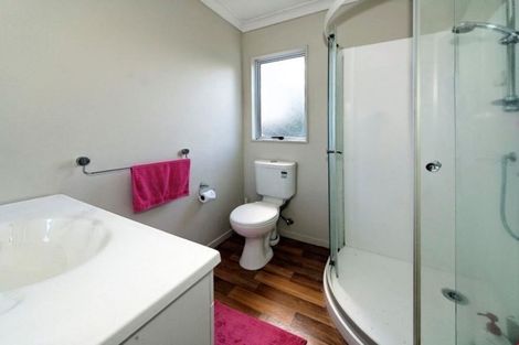 Photo of property in 2/129 Edmonton Road, Te Atatu South, Auckland, 0610