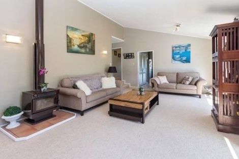 Photo of property in 5 Photinia Place, Botany Downs, Auckland, 2010