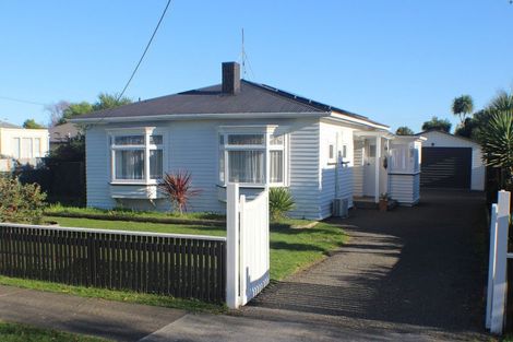 Photo of property in 49 Weraroa Road, Levin, 5510