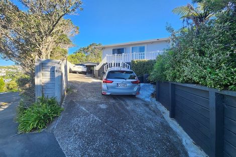 Photo of property in 92 Ruskin Road, Newlands, Wellington, 6037
