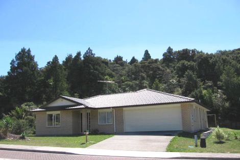 Photo of property in 35 Kate Sheppard Avenue, Torbay, Auckland, 0630