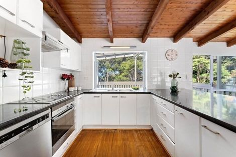 Photo of property in 28 Emlyn Place, Torbay, Auckland, 0630