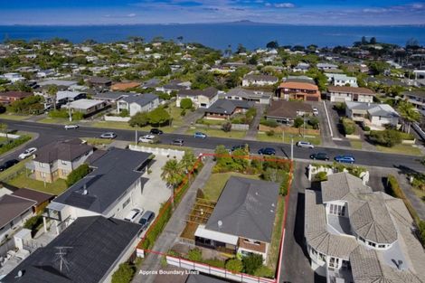 Photo of property in 1/16 Toroa Street, Torbay, Auckland, 0630